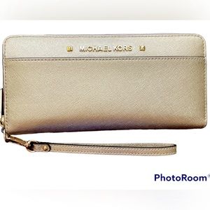 Michael Kors Zip Around Wallet Wristlet